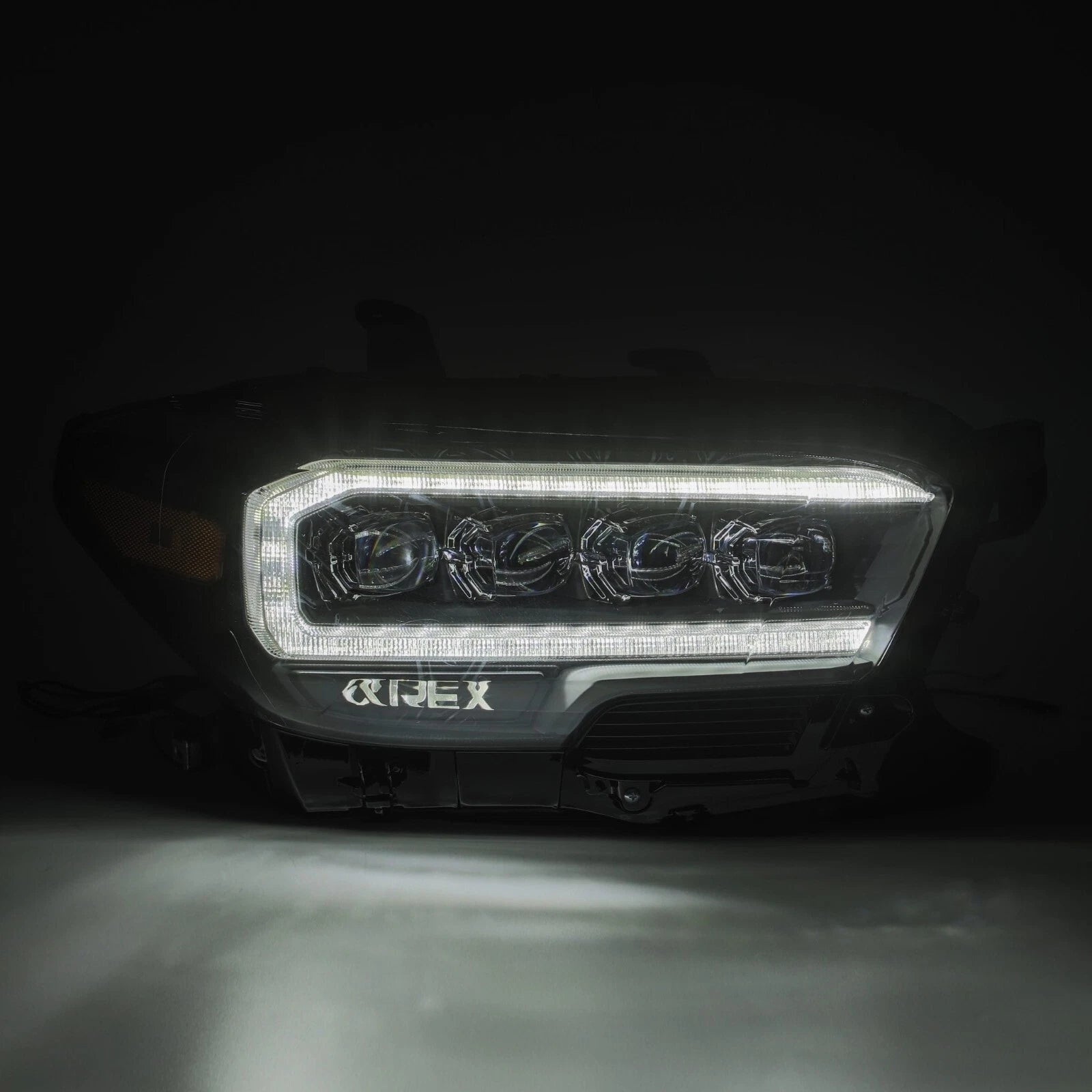 Tacoma 16-23 Faros Delanteros ALPHA REX